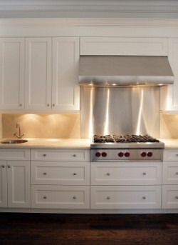 Do you need a range like this to sell your house? Maybe not. (Photo: Sisoje/istockphoto.com)