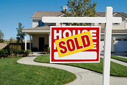 Photo of a house with a sold sign by Feverpitched/istockphoto.com.