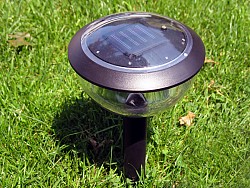 Photo of a solar landscape light by arenacreative/istockphoto.com.