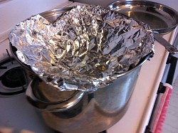 A makeshift aluminum foil steamer. Photo by the author, Noah Garfinkel.