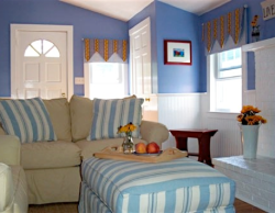 These valances are the tablecloth valances described in the article. (Photo: Linda Merrill for Networx.)