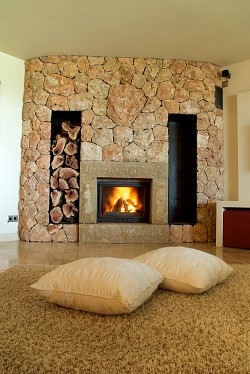 Declutter your house to make it more attractive to buyers. (Photo: jefferson noguera/sxc.hu)