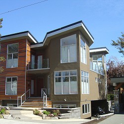An energy-efficient house in British Columbia. (Photo: pnwra/Flickr)