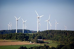 Photo of a wind farm by tomac1/istockphoto.com.