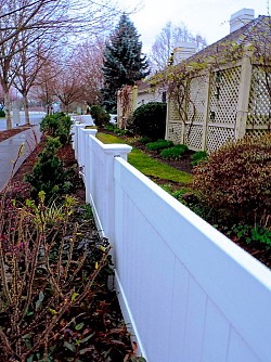 Vinyl fence  Peter Steens / flickr  