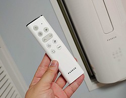 AC remote  Aaron Yoo / flickr   