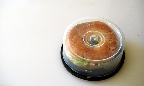 Rodrigo Piwonka via Lifehacker via Gizmodo. 