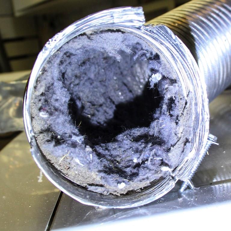 Clogged dryer duct extender/woodleywonderworks/flickr 