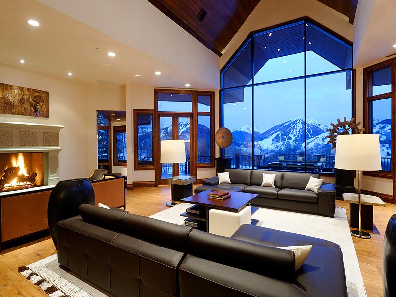 Photo via Homes of the Rich