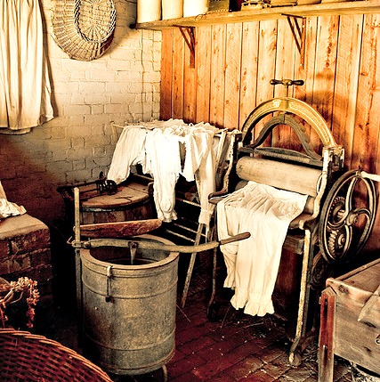 What's the Efficient, Eco-Friendly Way to Hand Launder? | Networx